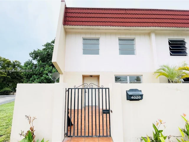 4026 Inverrary Dr # 8A, Lauderhill FL 33319