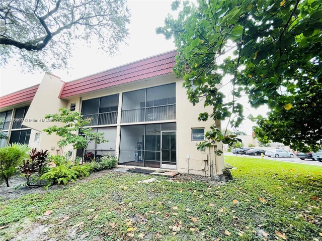 4026 Inverrary Dr # 8A, Lauderhill FL 33319