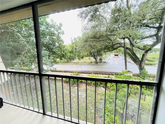 4026 Inverrary Dr # 8A, Lauderhill FL 33319