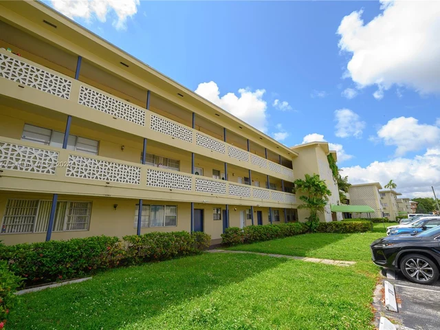 11960 NE 19th Dr # 17, North Miami FL 33181