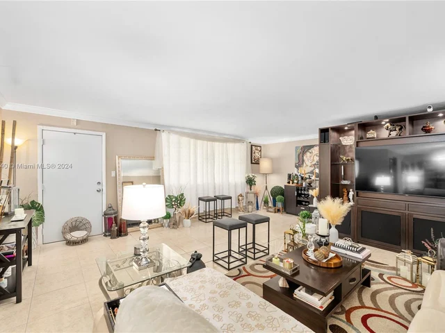 11960 NE 19th Dr # 17, North Miami FL 33181