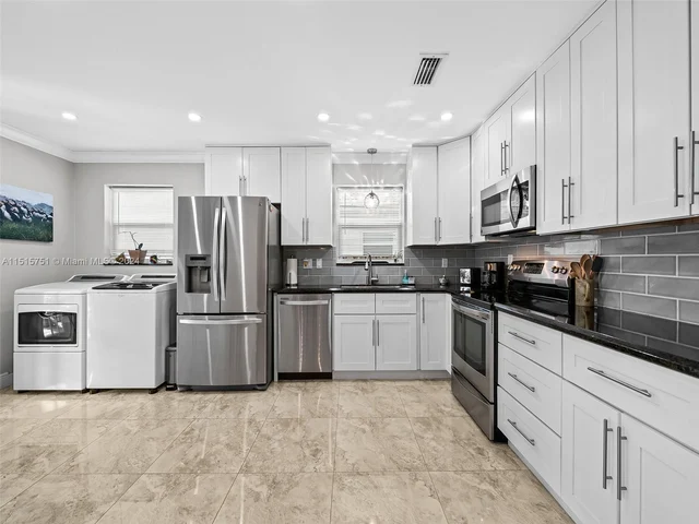 1238 Lincoln St, Hollywood FL 33019