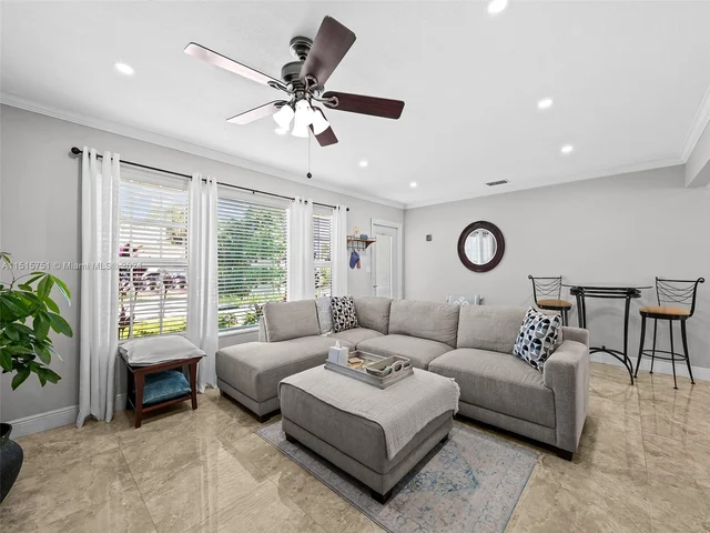 1238 Lincoln St, Hollywood FL 33019