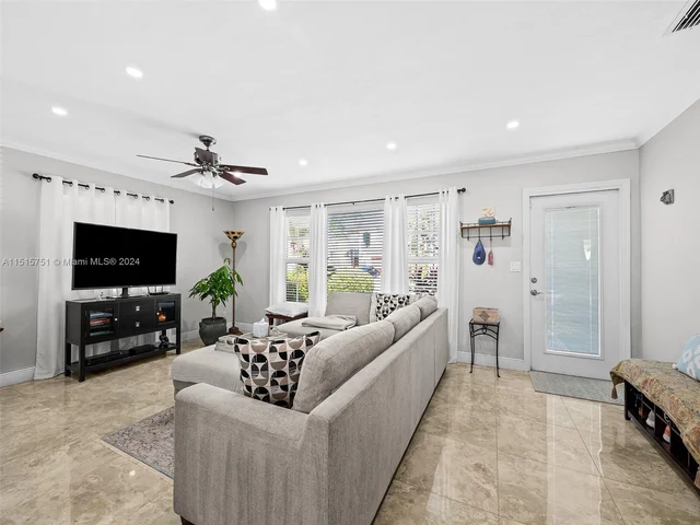 1238 Lincoln St, Hollywood FL 33019