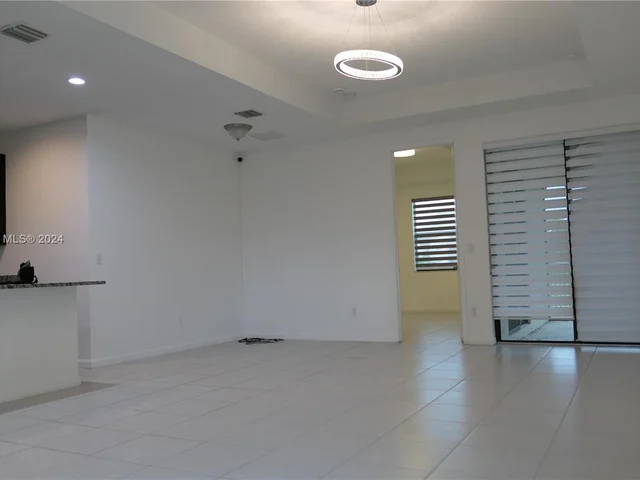 365 NW 33rd Ln, Pompano Beach FL 33069