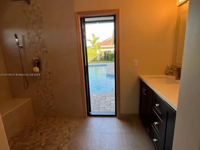 9821 NW 10th Ct, Plantation FL 33322