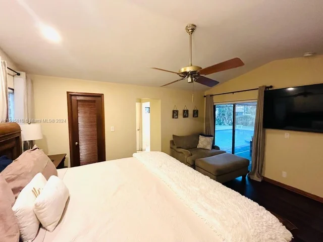 9821 NW 10th Ct, Plantation FL 33322