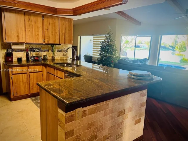 9821 NW 10th Ct, Plantation FL 33322