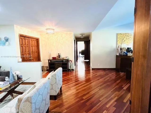 9821 NW 10th Ct, Plantation FL 33322