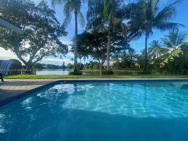 9821 NW 10th Ct, Plantation FL 33322