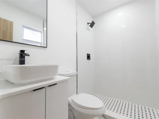 6820 SW 10th St, Pembroke Pines FL 33023