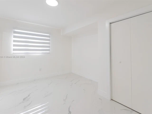 6820 SW 10th St, Pembroke Pines FL 33023