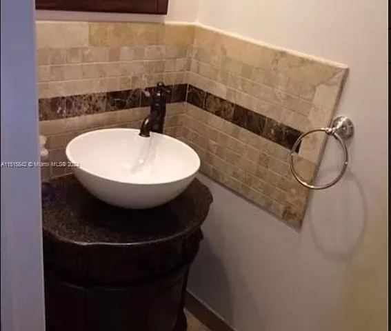 3129 N Palm Aire Dr, Pompano Beach FL 33069