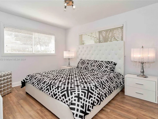 5727 Madison St, Hollywood FL 33023