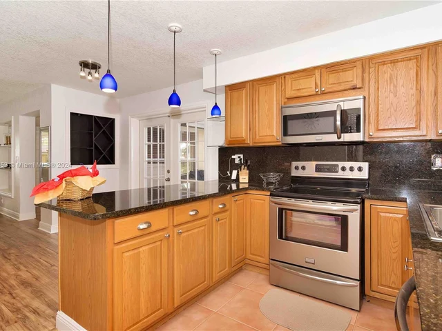 5727 Madison St, Hollywood FL 33023