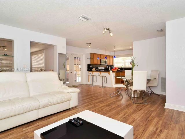 5727 Madison St, Hollywood FL 33023