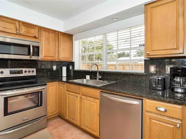 5727 Madison St, Hollywood FL 33023