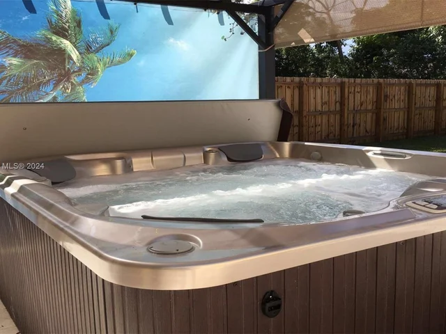 5727 Madison St, Hollywood FL 33023