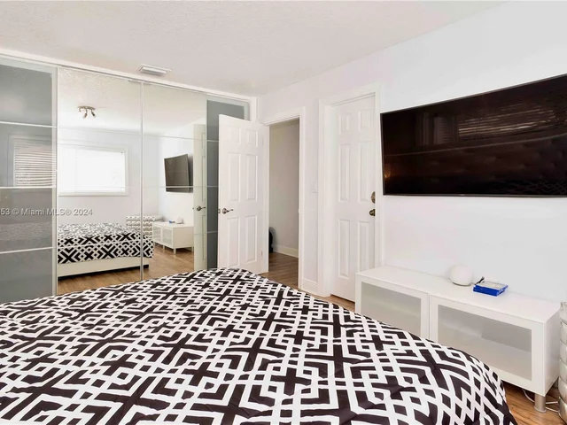 5727 Madison St, Hollywood FL 33023