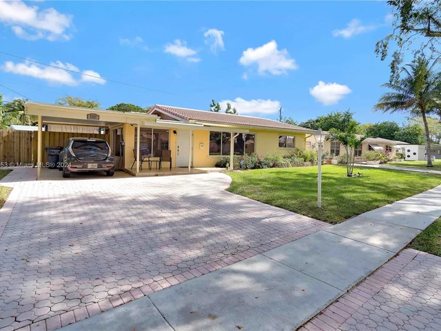 5727 Madison St, Hollywood FL 33023