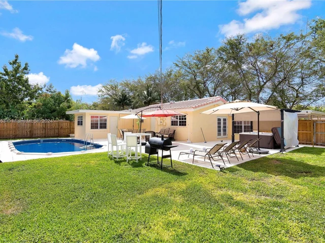 5727 Madison St, Hollywood FL 33023