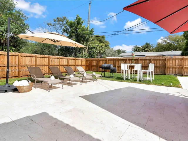 5727 Madison St, Hollywood FL 33023