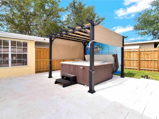 5727 Madison St, Hollywood FL 33023