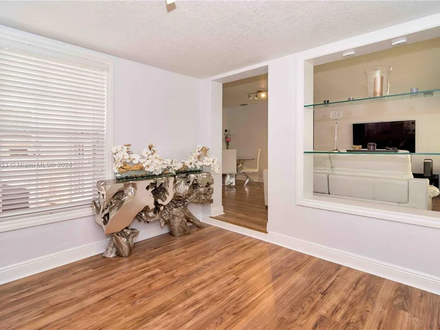 5727 Madison St, Hollywood FL 33023