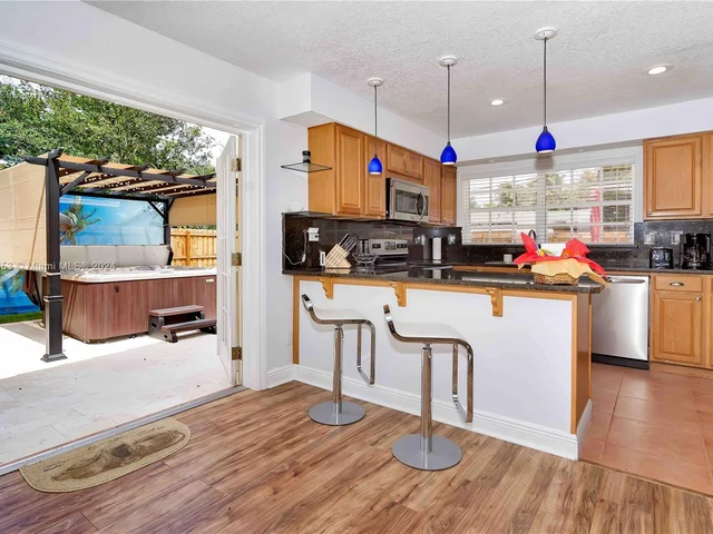 5727 Madison St, Hollywood FL 33023