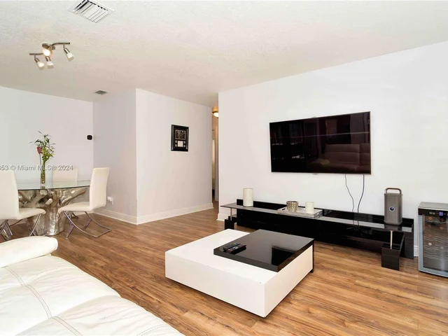 5727 Madison St, Hollywood FL 33023