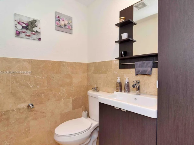 5727 Madison St, Hollywood FL 33023