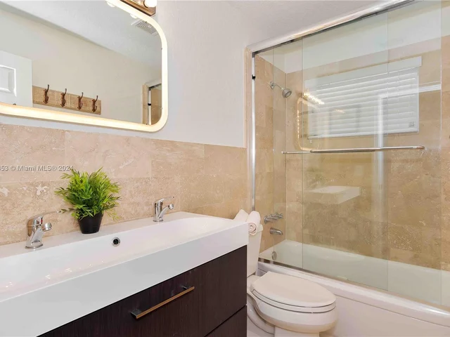 5727 Madison St, Hollywood FL 33023