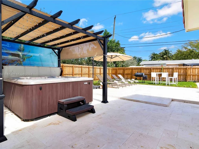 5727 Madison St, Hollywood FL 33023