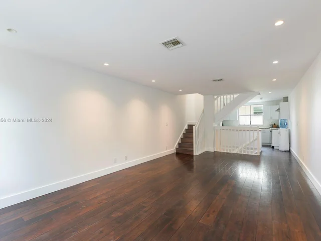 325 Meridian Ave # 15, Miami Beach FL 33139