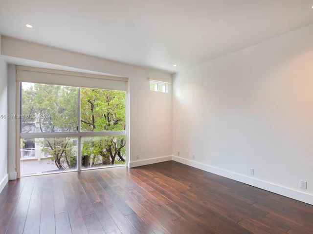 325 Meridian Ave # 15, Miami Beach FL 33139