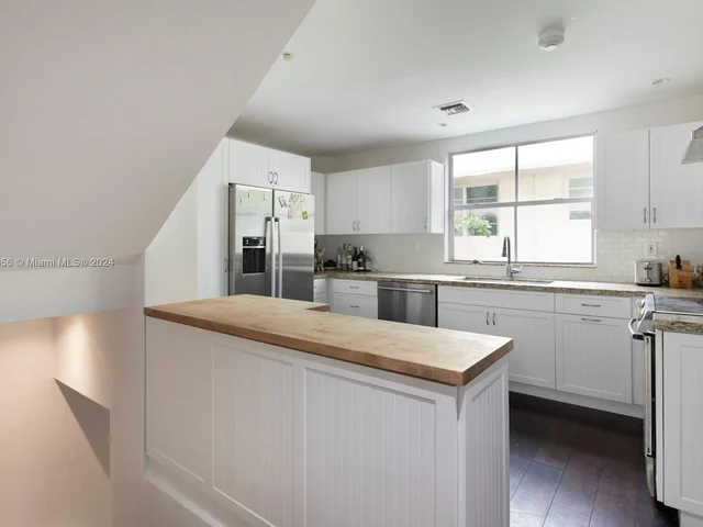 325 Meridian Ave # 15, Miami Beach FL 33139