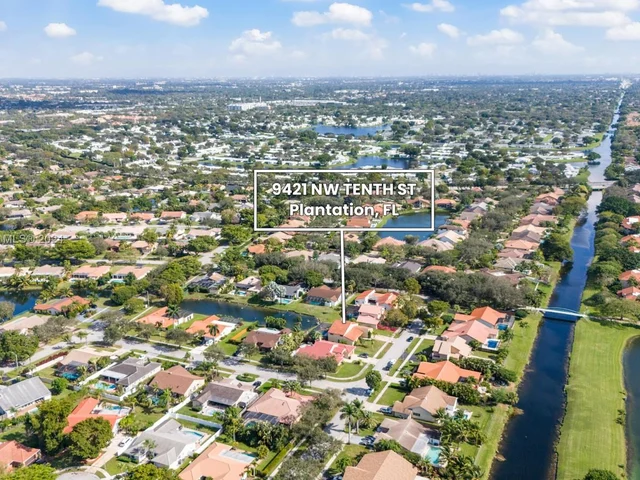 9421 NW 10th St, Plantation FL 33322