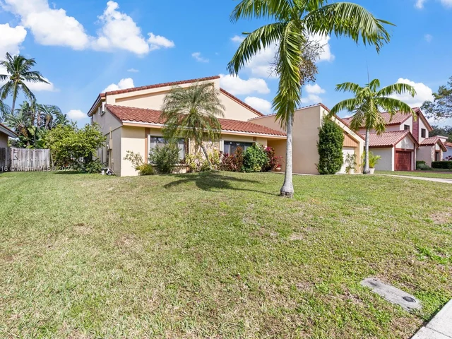 9421 NW 10th St, Plantation FL 33322