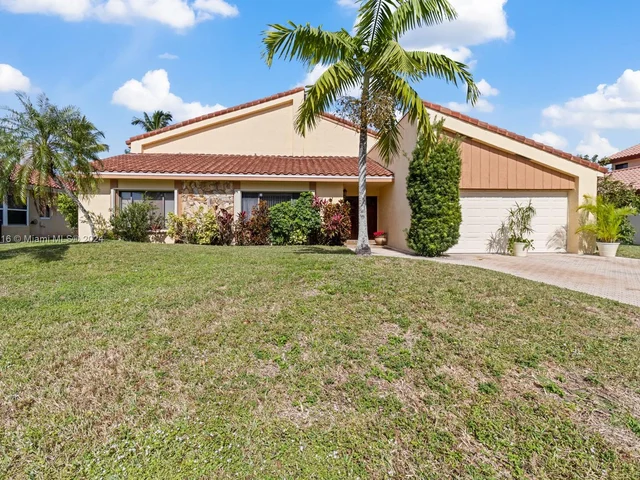 9421 NW 10th St, Plantation FL 33322