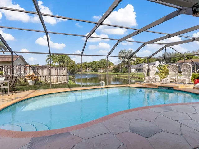 9421 NW 10th St, Plantation FL 33322