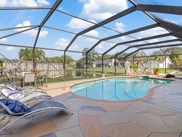 9421 NW 10th St, Plantation FL 33322