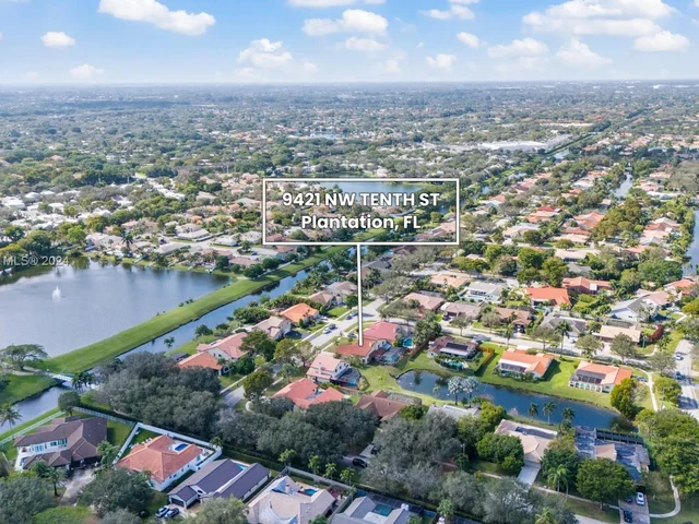 9421 NW 10th St, Plantation FL 33322