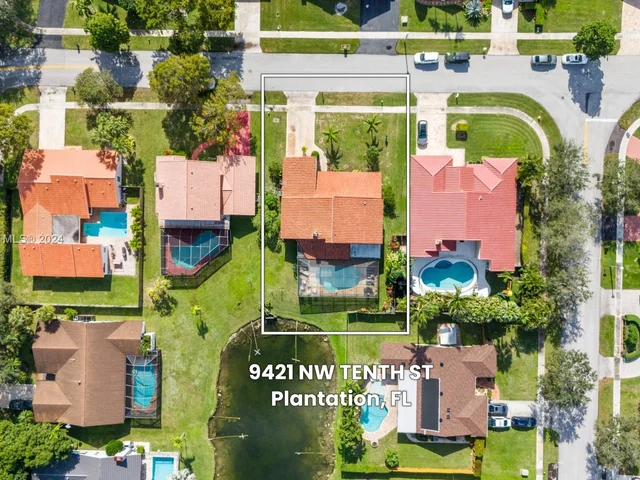 9421 NW 10th St, Plantation FL 33322