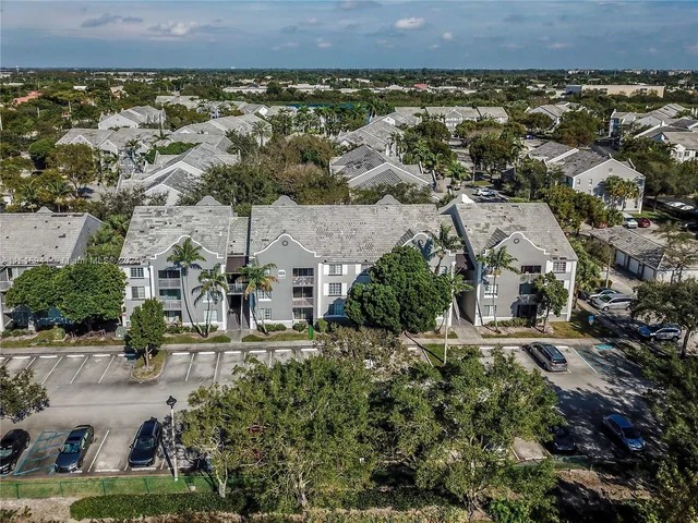 11133 SW 8th St # 204, Pembroke Pines FL 33025