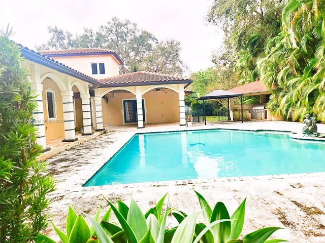 6701 SW 55th St, Miami FL 33155