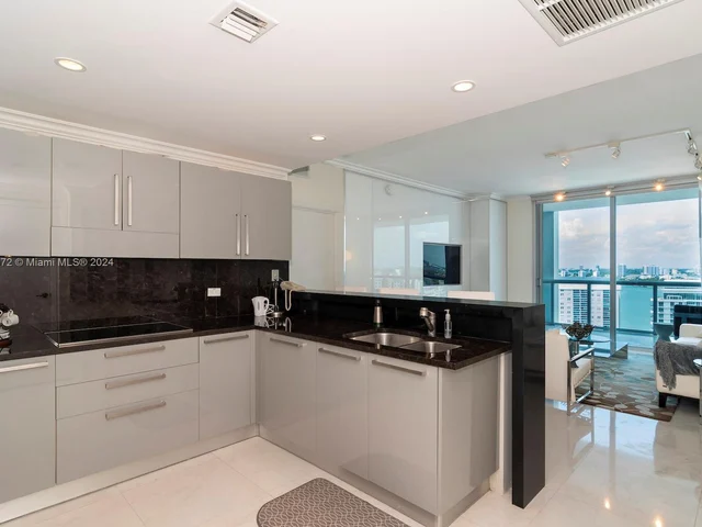 6799 Collins Ave, Miami Beach FL 33141