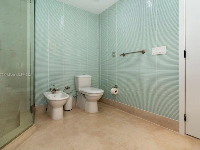 6799 Collins Ave, Miami Beach FL 33141