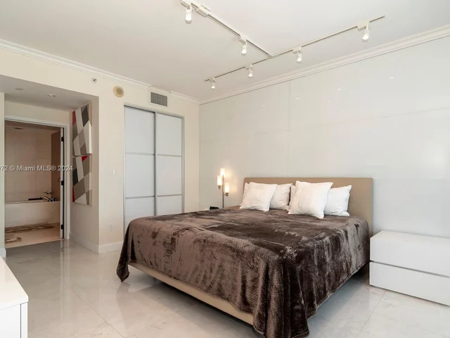 6799 Collins Ave, Miami Beach FL 33141