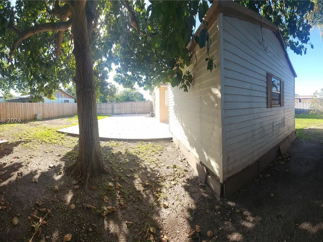 18621 SW 122nd Ct, Miami FL 33177