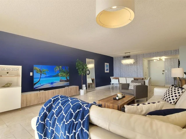 2500 Parkview Dr # 2215, Hallandale Beach FL 33009